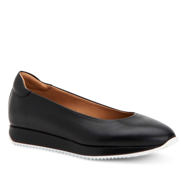 NWT Aquatalia 'Helaina' Weatherproof Genuine Leather Casual Flats in Black - Picture 2 of 11